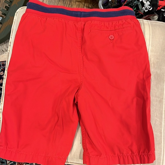 Two pair of gap size 10 husky tan and bright red shorts with pockets - Picture 4 of 7